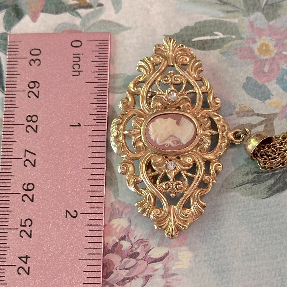 Vintage Genuine Cameo With Tassel Brooch Horizontal Intricate Scroll Design Gold - Picture 6 of 11